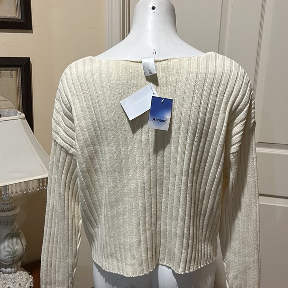 Abound sweater crop. NWT Large. - Picture 4 of 7